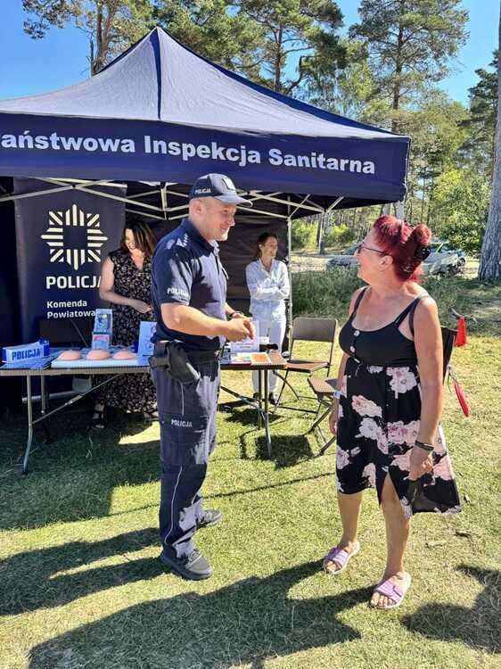 Kręci mnie bezpieczeństwo w lecie – policjanci i sanepid edukowali w Lubiatowie