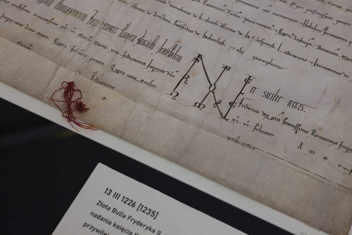 PERGAMINY RELACJI POLSKO-KRZYŻACKICH ZNÓW W WARSZAWIE