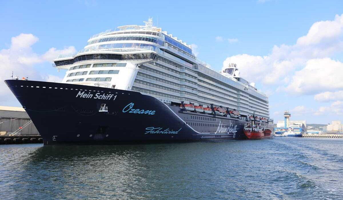 Mein Schiff 1, podobnie jak bliźniacza jednostka Mein Schiff 7, należą do jednych z największych (fot. Tadeusz Urbaniak, Port Gdynia)