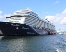 Mein Schiff 1, podobnie jak bliźniacza jednostka Mein Schiff 7, należą do jednych z największych (fot. Tadeusz Urbaniak, Port Gdynia)