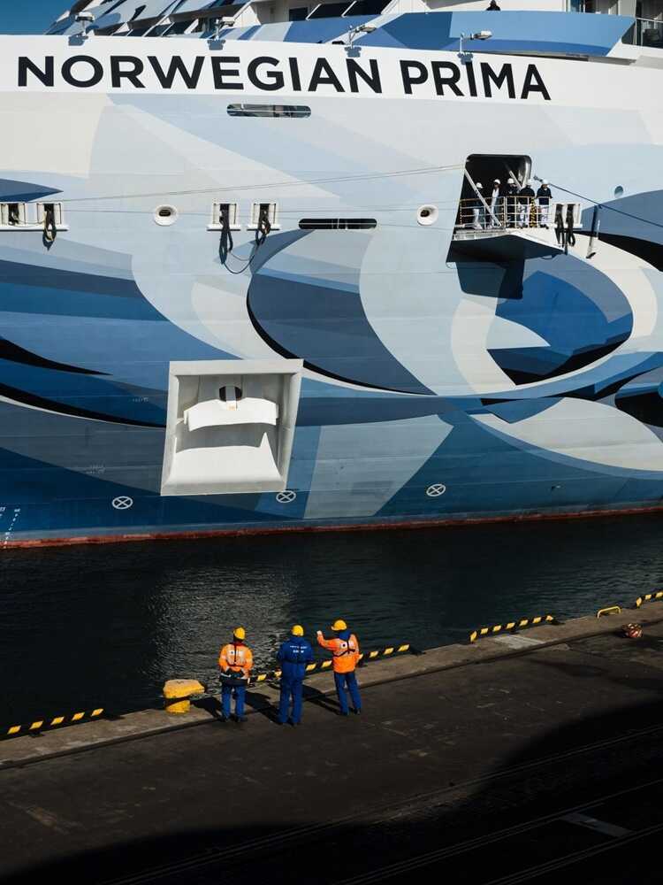 Norwegian Prima, jeden z największych (fot. Przemysław Chocianowicz z facebookowej grupy Gdynia w obiektywie)