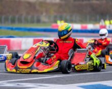 Łukasz Kaszuba numer 816 podczas wyścigu kartingowego na torze w kombinezonie Maranello